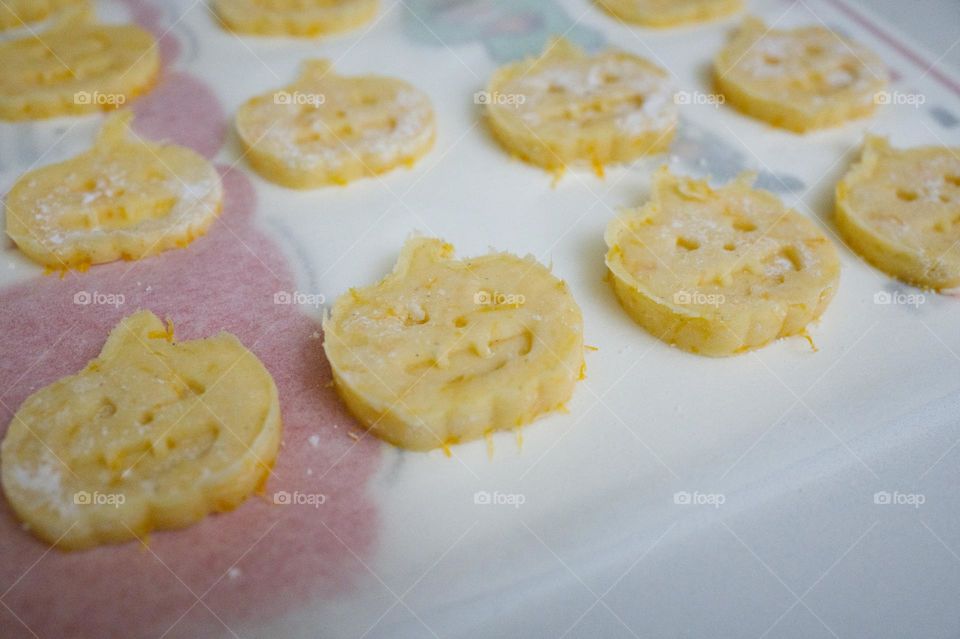 pumpkin-shaped cookies for halloween