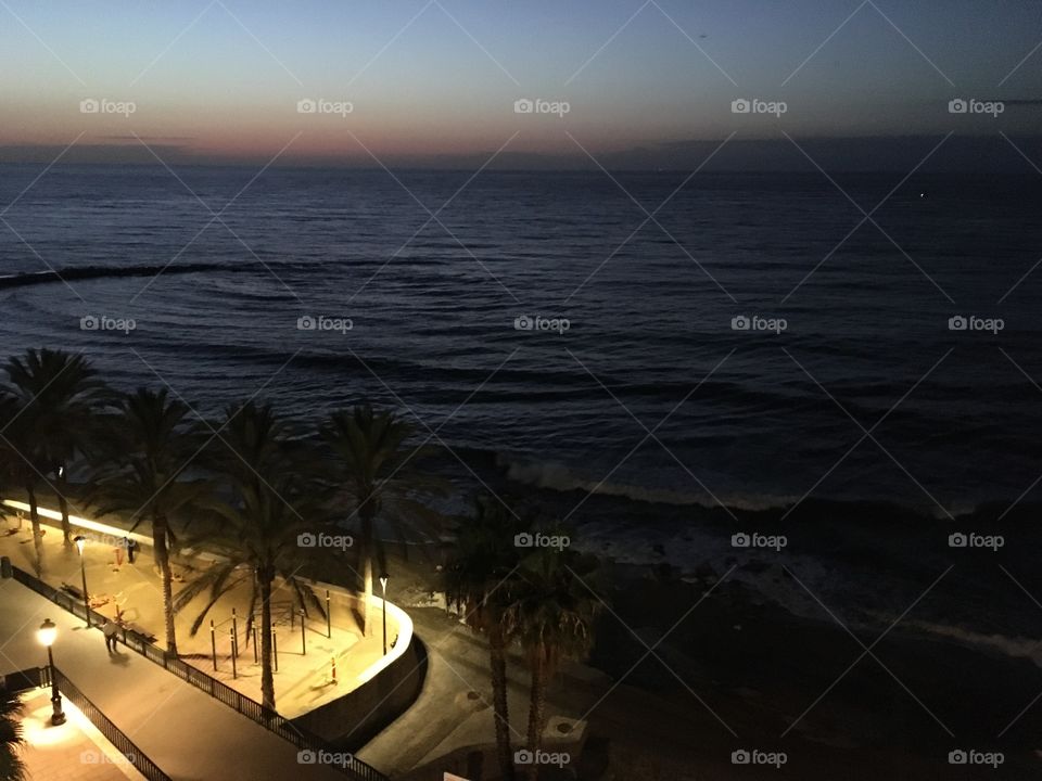 Between night and day 1