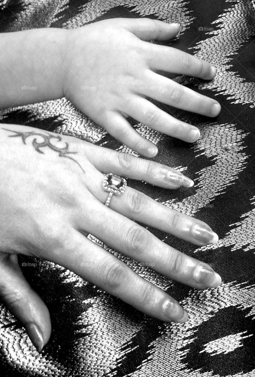 Black and white Mum and daughter hand portrait