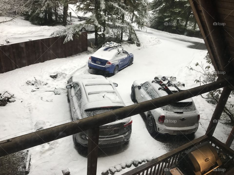 Cozy cabin in the woods, nice vacation home. Wooden  walls and furniture. 3 cars in the snow