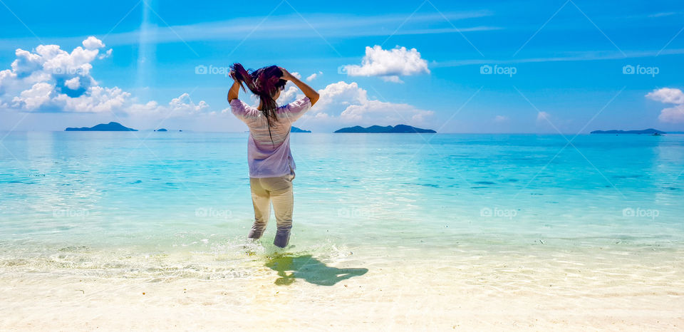 A must visit Island in Coron, Palawan, Philippines. Malcapuya Island is just beautiful and the white sand is to die for! Make sure to drop by to this island in one of your island hoppings!