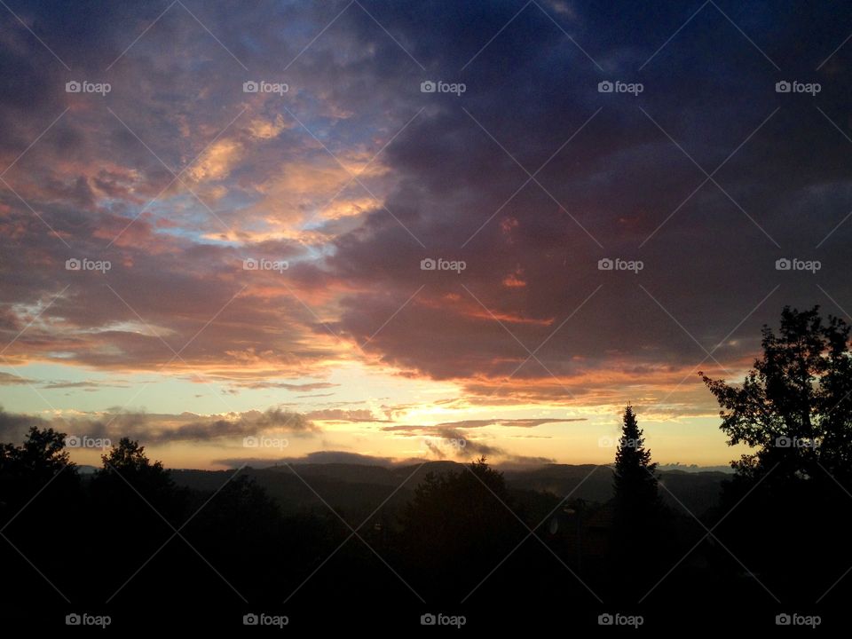 Nothing more beautiful than the free sky,bright clouds..sun