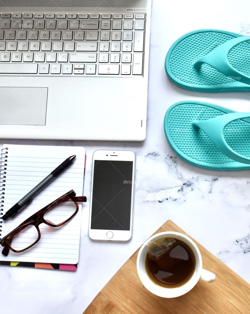 Desktop, everything you need to have a good day’s work 