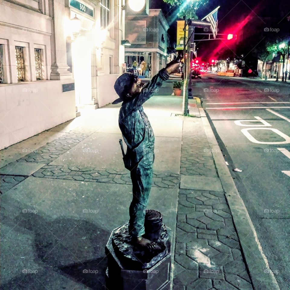 statue painter boy