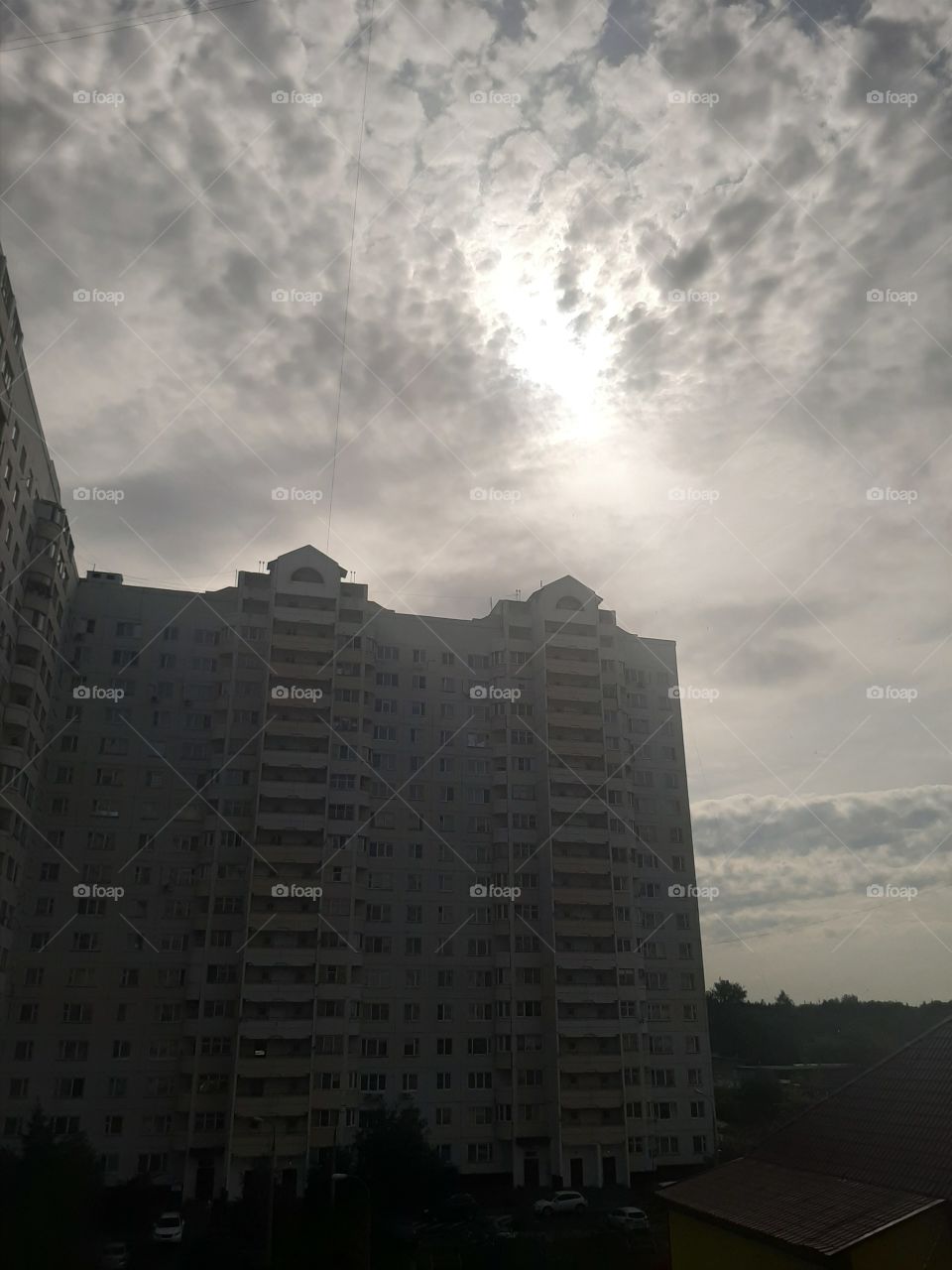 Тучи   и  солнце  с   утра!