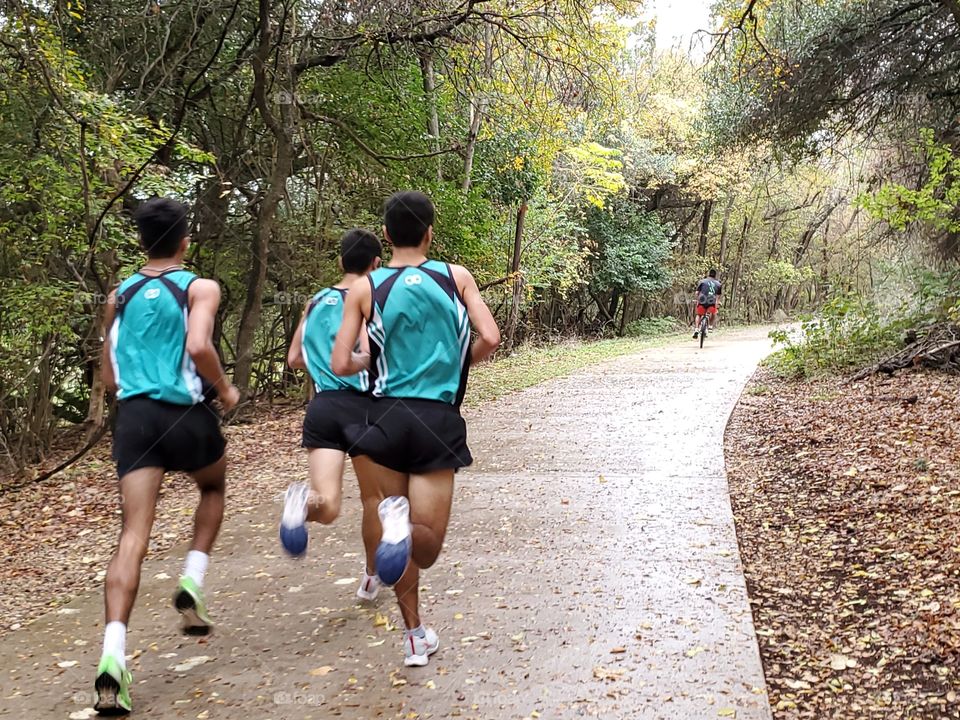 A team of three 5K runners