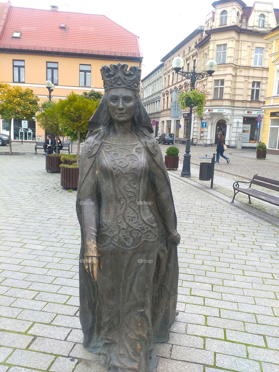 statue bronze culture queen