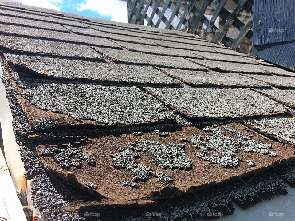 Deteriorated shingles 