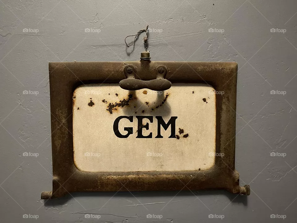 Gem : Precious or Semi-Precious Stone 