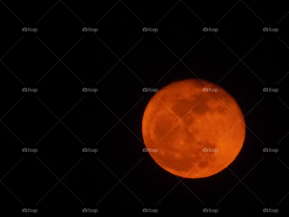 This is how you know when a wildfire is coming near. Red moon