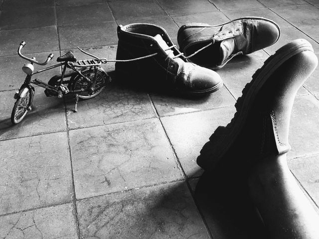 Giant shoe theft