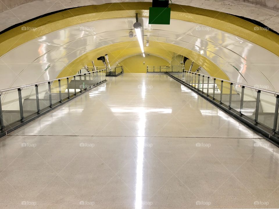 corridor of the Santiago de Chile metro system