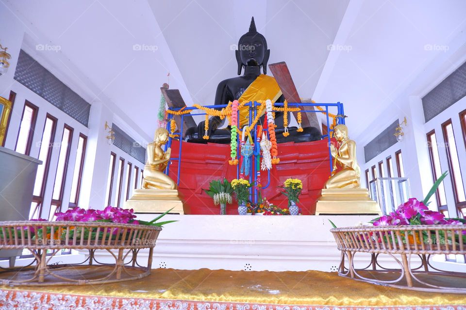 U-Thong is the captain holding a gilded mortar in the attitude of subduing Mara. updating