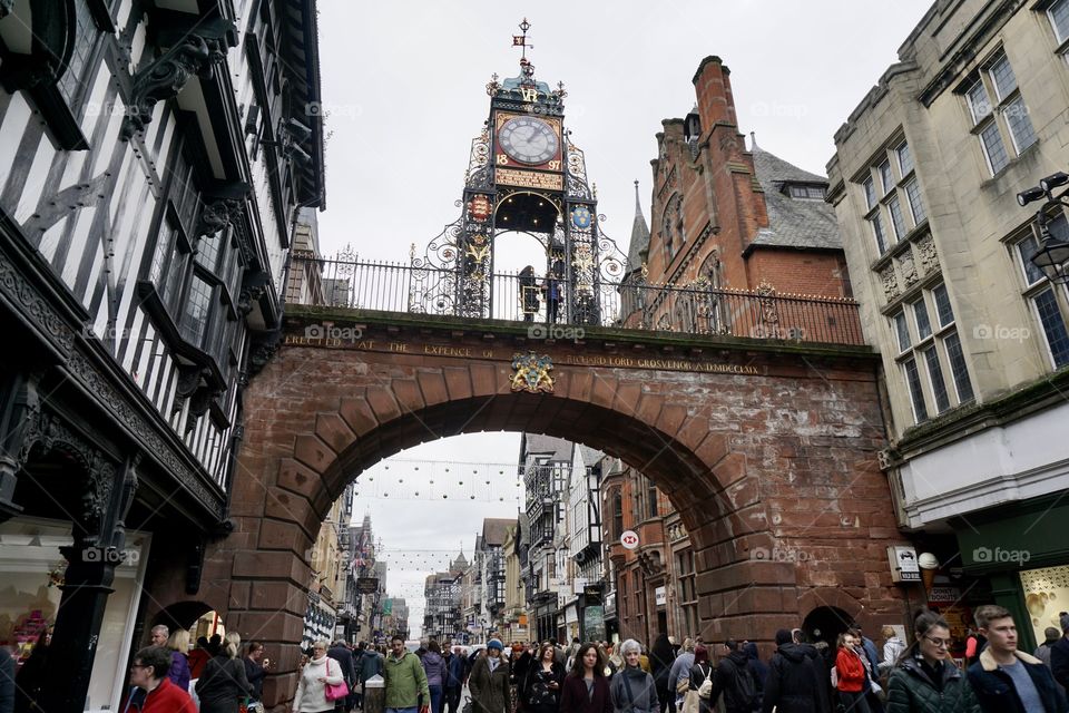 Shoppers in Chester UK ... walking under the landmark clock ... enjoyed joining the city walls here for a nice circular stroll on the Roman wall 🇬🇧