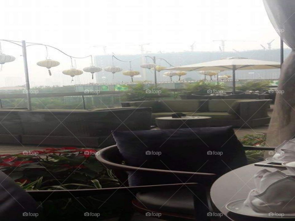 Crowne plaza outdoor lounge