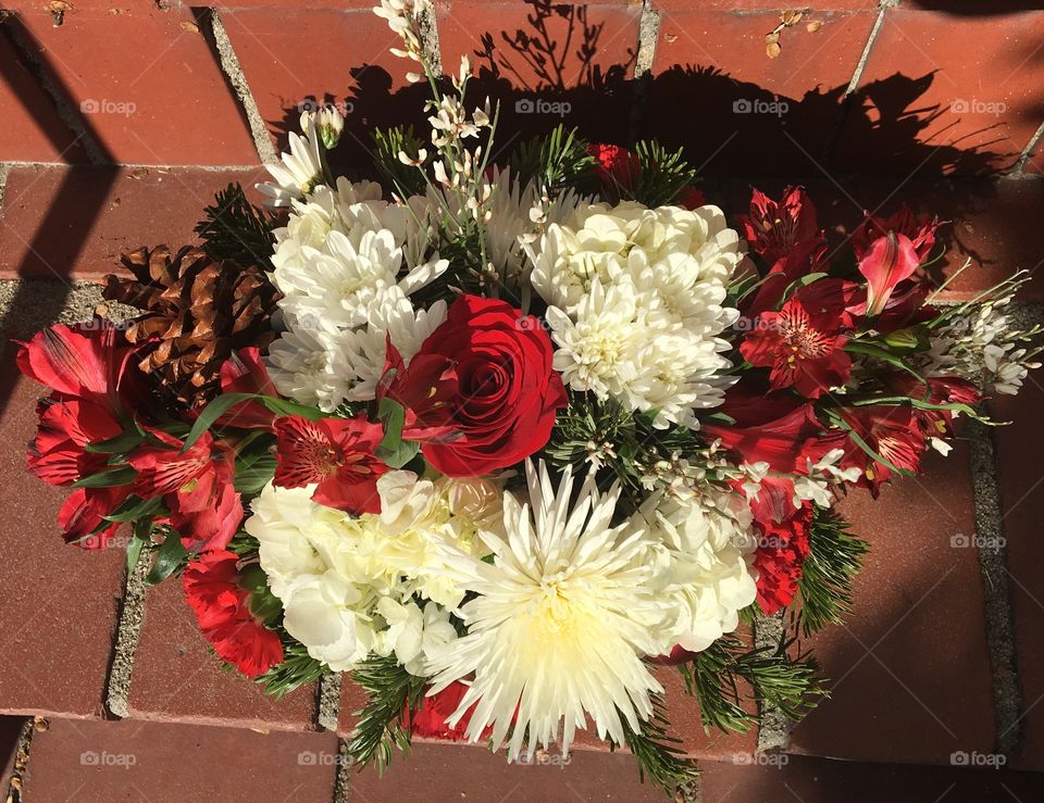 Big bear pinecones Christmas centerpiece. Spider moms, Alstroemerias red, Red roses Ginastera, white hydrangeas