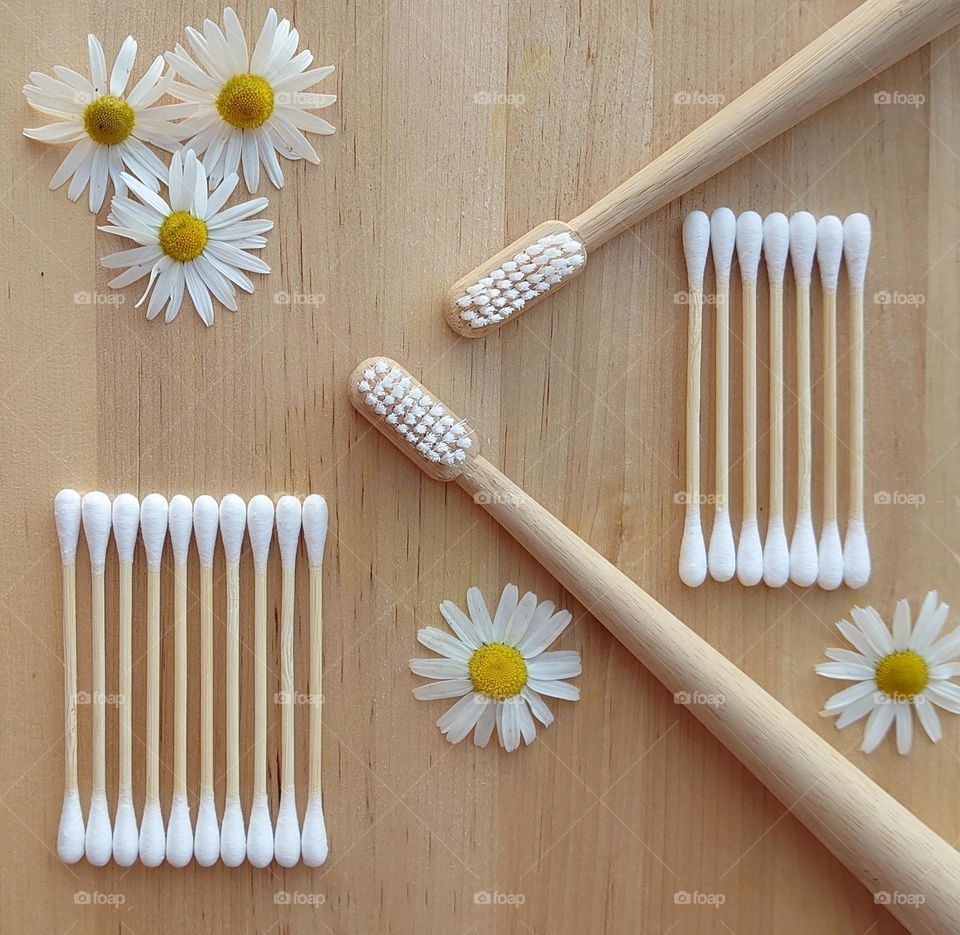 Good morning ☀️ Morning ritual🪥🪥 Wooden toothbrushes, bamboo cotton buds, chamomiles 🌼💚 Life style ♻️