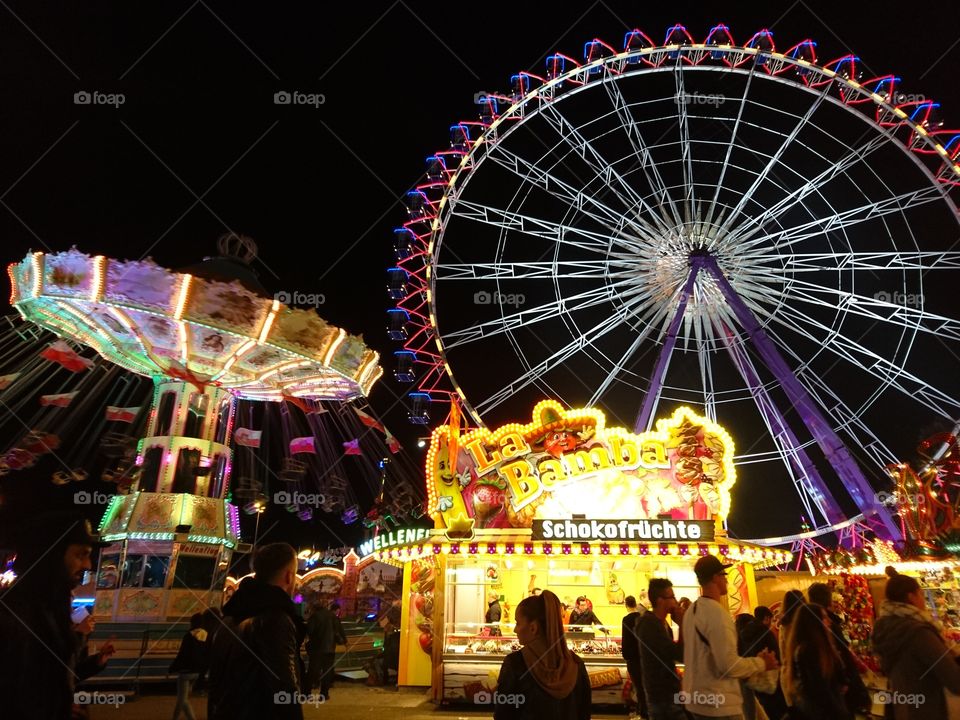 wheel and attracions at the Oktoberfest