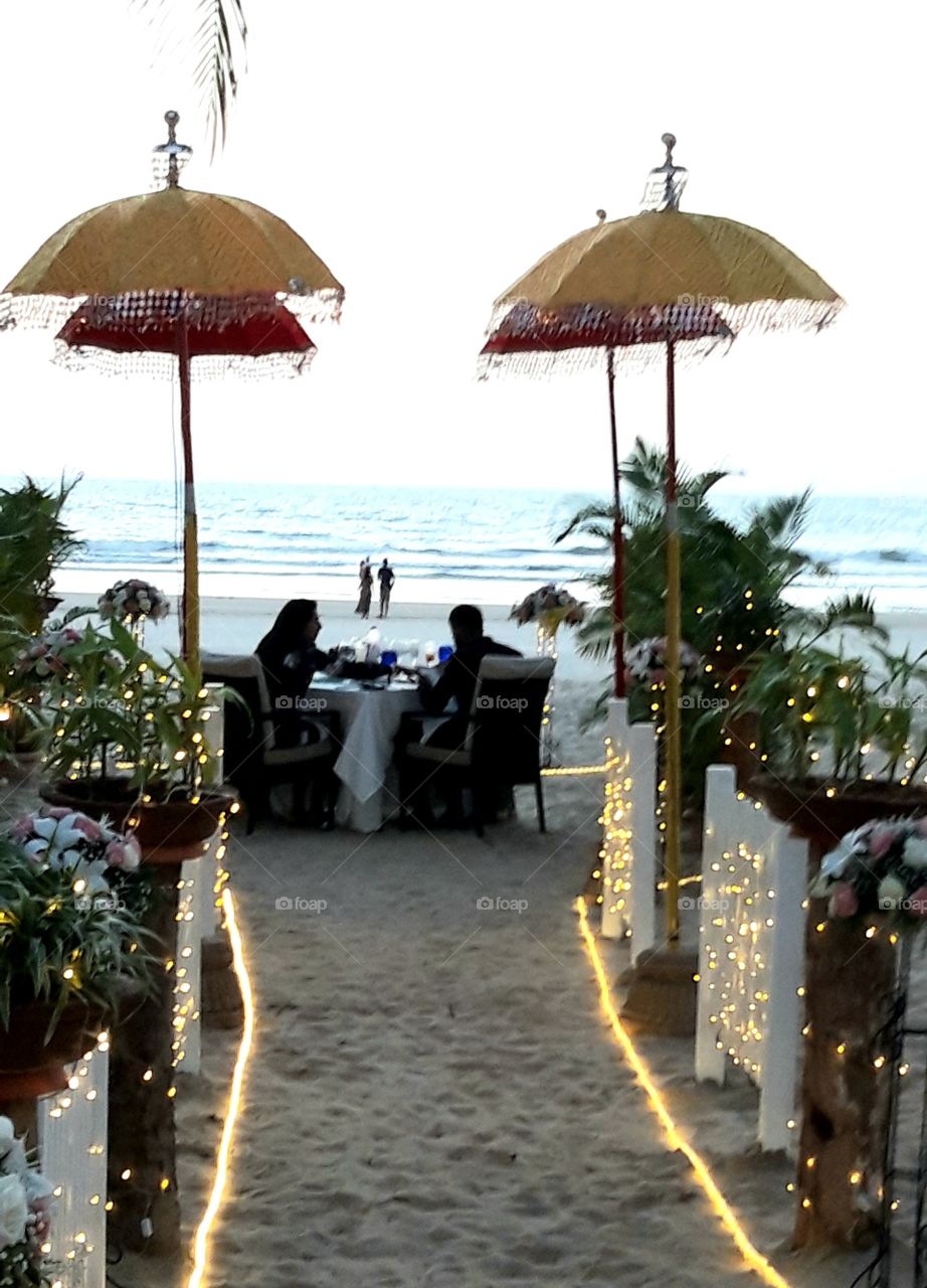 diner o. the beach at Leela goa