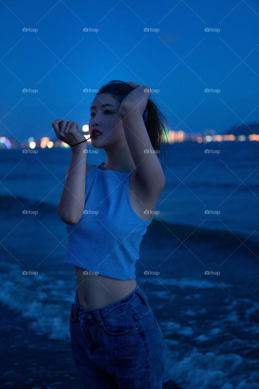 woman wearing white shirt and distressed black jeans