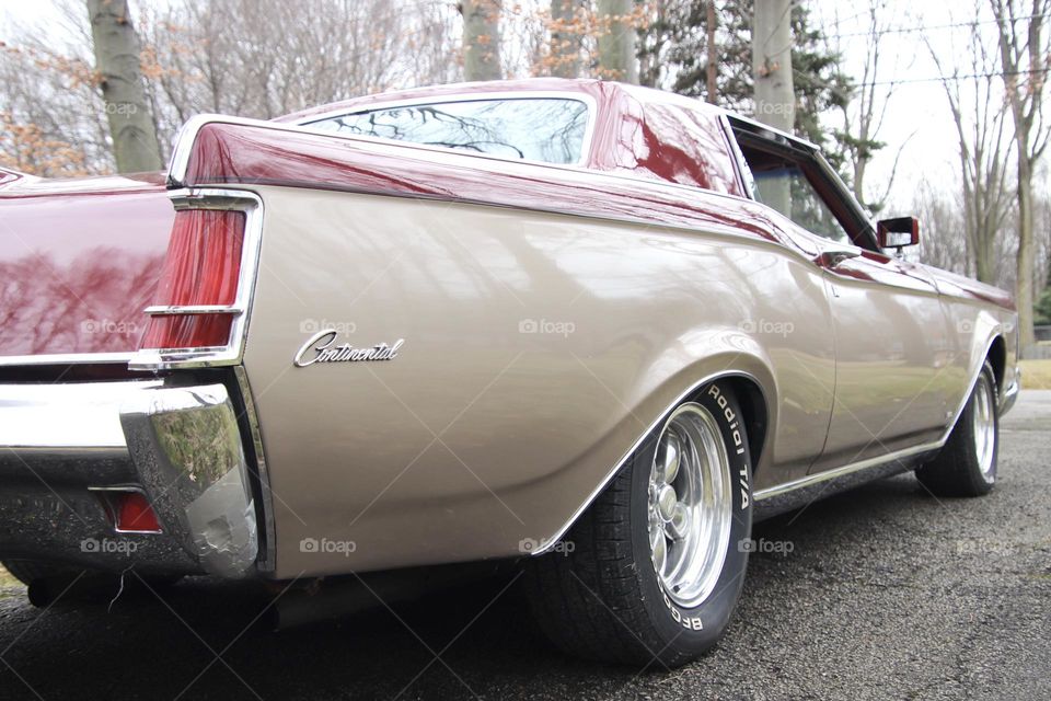 Vintage 1971 Lincoln Continental  two tone 