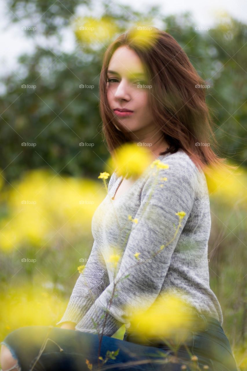 beautiful natural woman in a field 