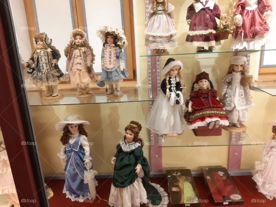 The magic world of dolls