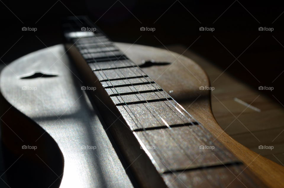 Dulcimer in the Sun