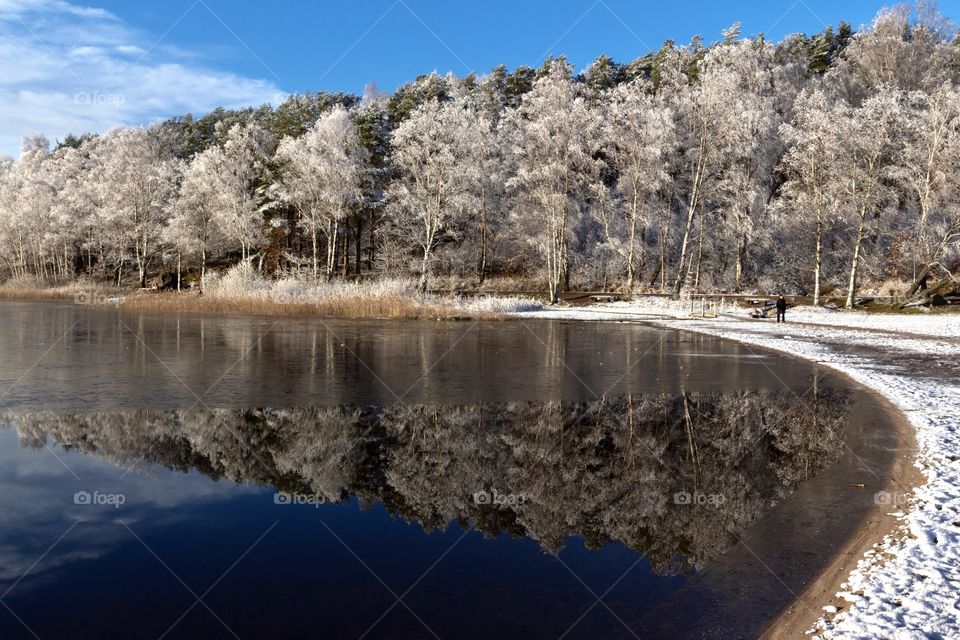 Beautiful reflection winter frost snow lake landscape ,  Härlanda tjärn reflektion snö vinter is snö Sverige 