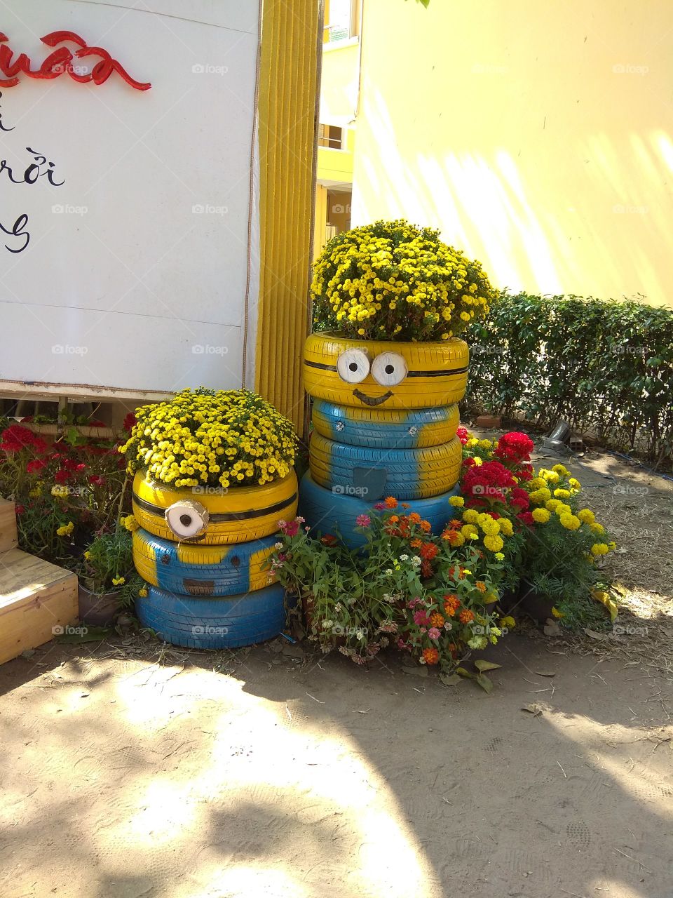 Minions Flower Pot - DIY Minion Planting Pot - Minions Recycle Project for Creative Kids and Childen - DIY Minions Crafts for Kids Projects