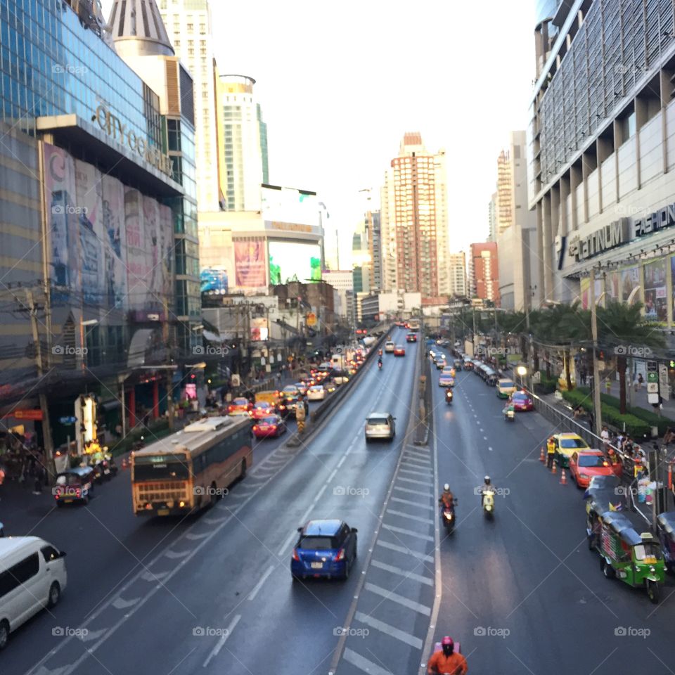 The bustling streets of Bangkok! #bkk #ilovethailand #wanderlust #vacationmodeON #exploreBangkok