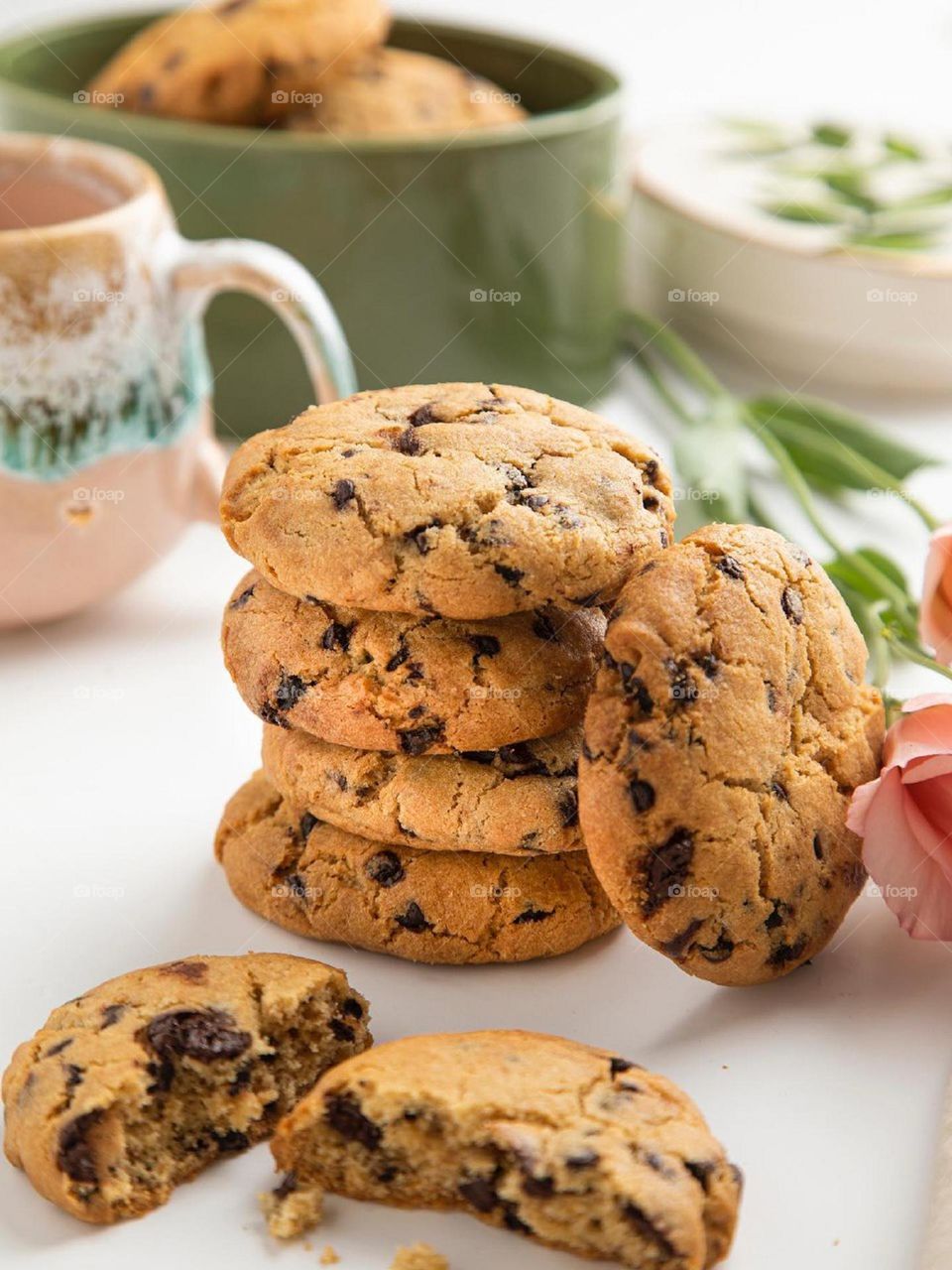 I had a delicious time at my friend's bakery with delicious chocolate chip cookies