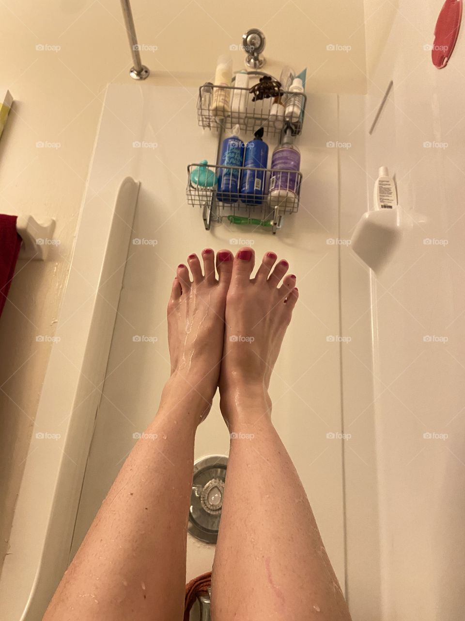Feet in the tub