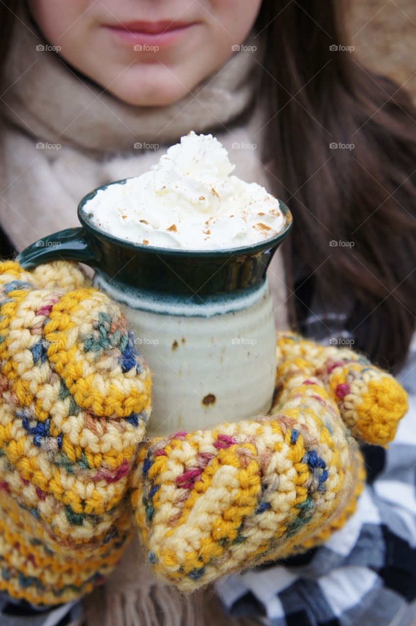 Woman hand holding mug