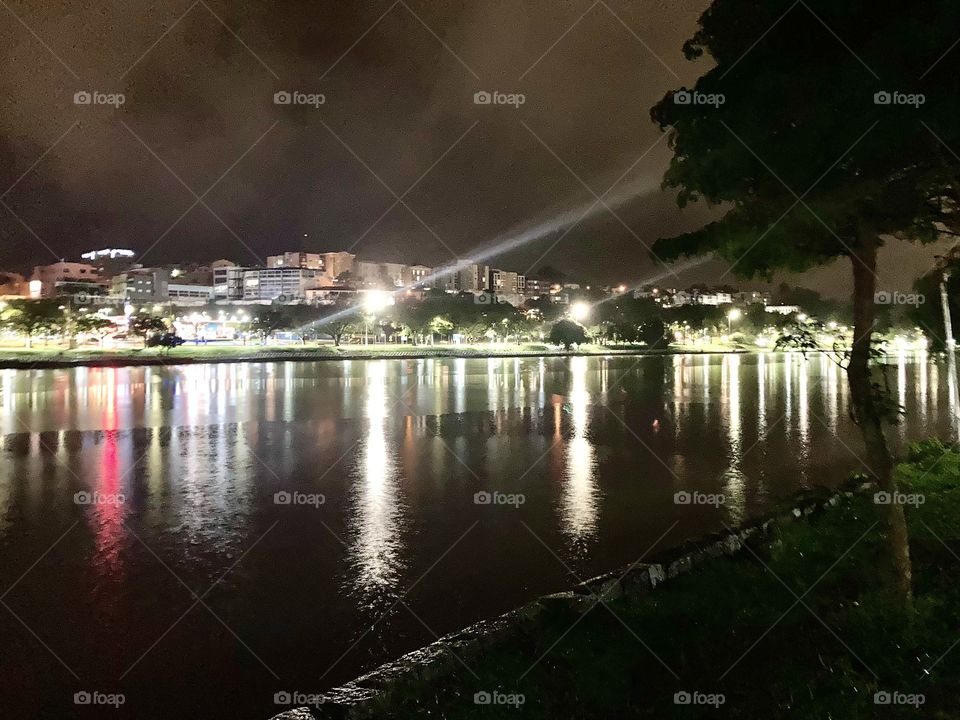 🇺🇸 SEEING DOUBLE - Good night, with the beauty of Lake Taboão, in the rain. Here: city of Bragança Paulista, interior of Brazil. / 🇧🇷 Boa noite, com a beleza do Lago do Taboão, debaixo de chuva. Aqui: cidade de Bragança Paulista, interior do Brasil.