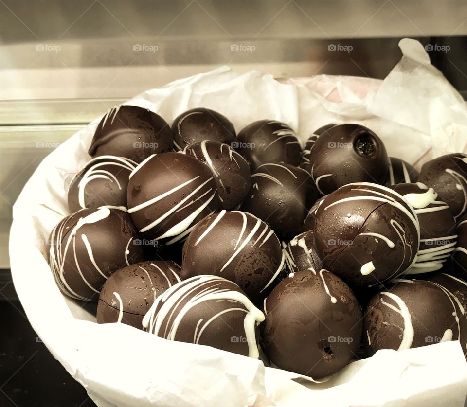 Balls of cake coated in chocolate 