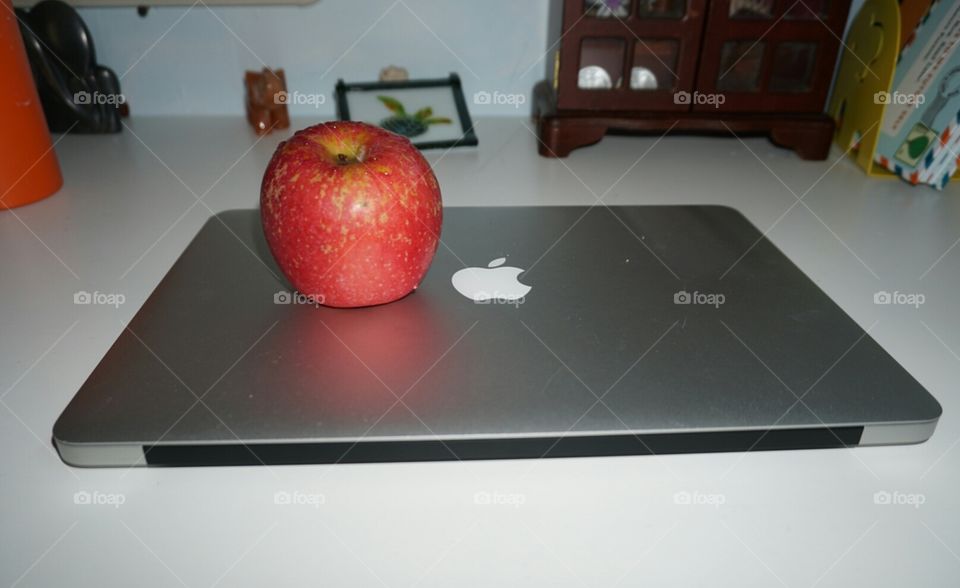 Apple computer, Apple Laptop