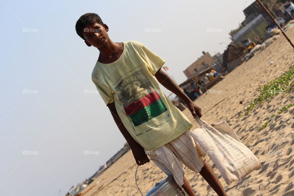 the boy sold fried gram and chips on beach to take care of poor famil