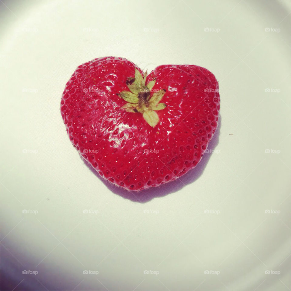 heart love strawberry cute by skrank