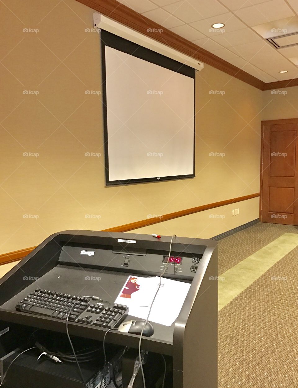 Corporate Learning - Class Setup - Projection Screen