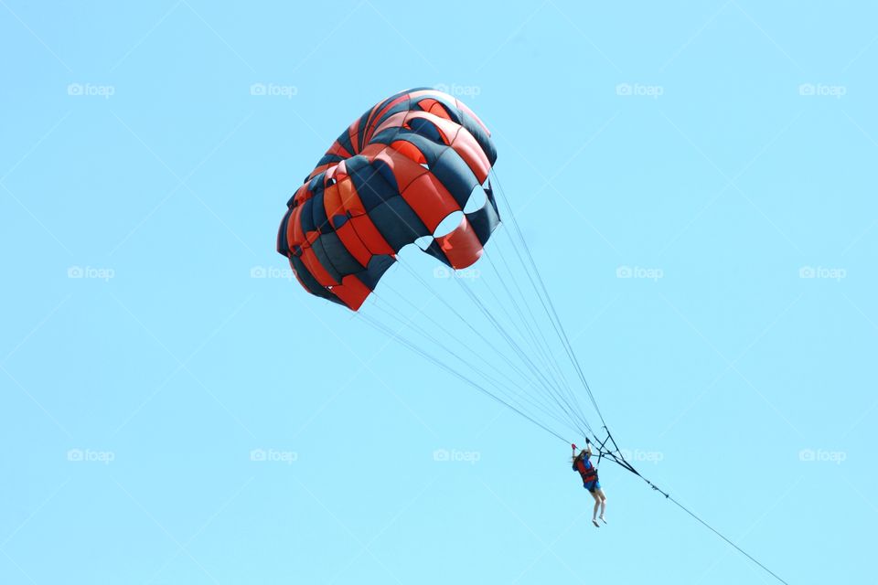 parachute sport in tanjung benoa beach, bali