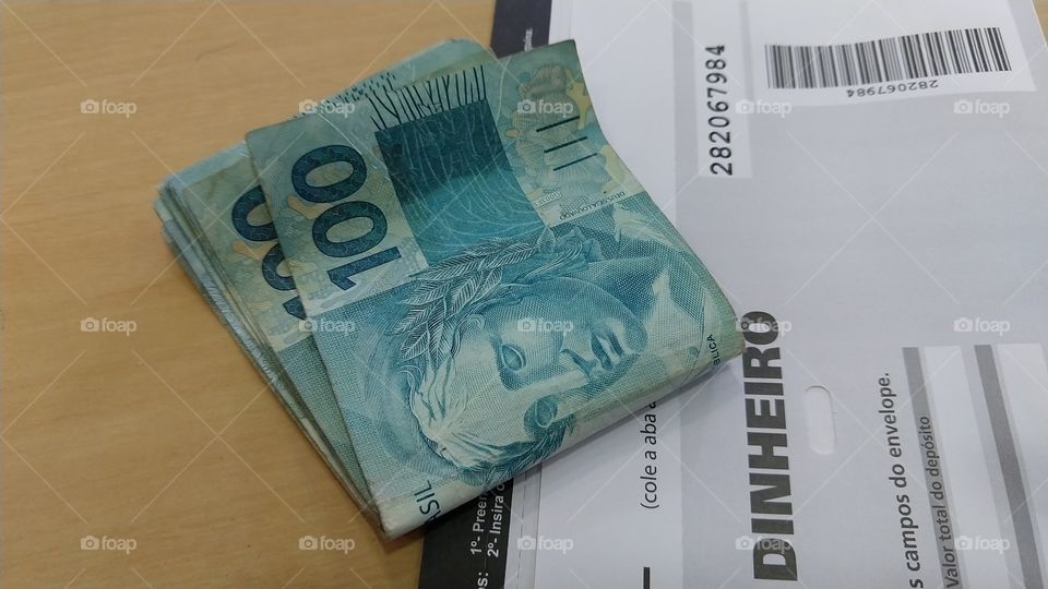 Deposito bancario em dinheiro.