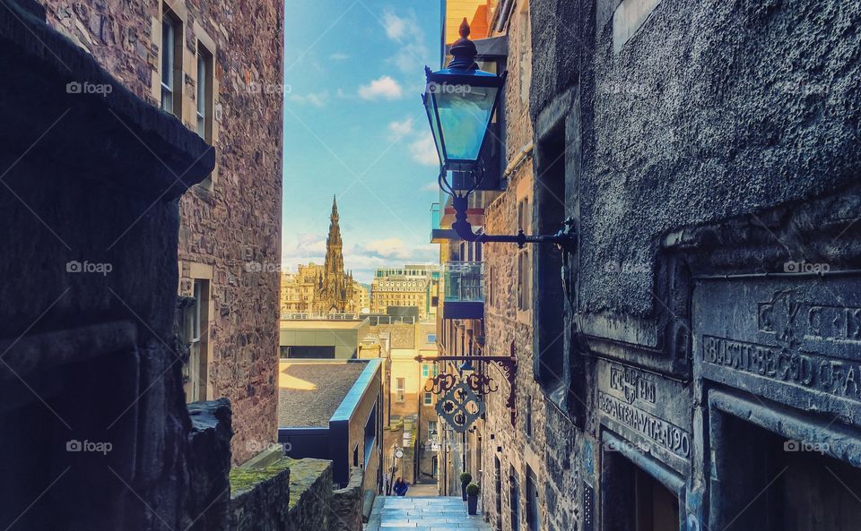 the narrow and historic alleys of edinburgh, capital of scotland
