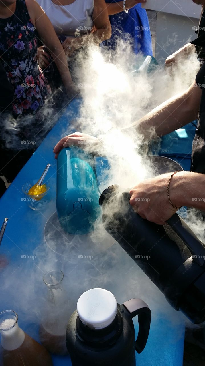 Using science and liquid nitrogen to make ice cream in seconds