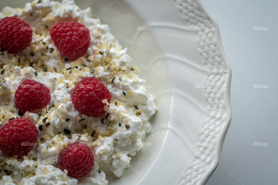 Cottage cheese and raspberries 