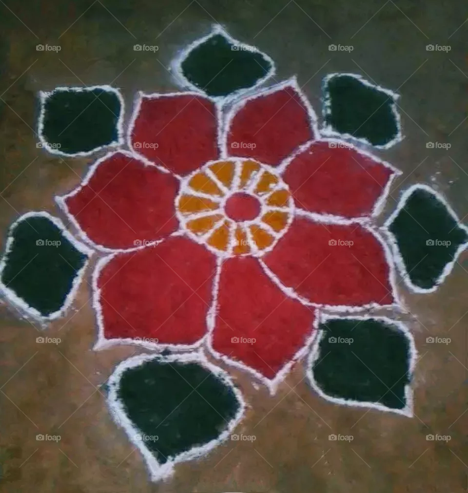 A beautiful and attractive view of Rangoli made in the courtyard of the house.