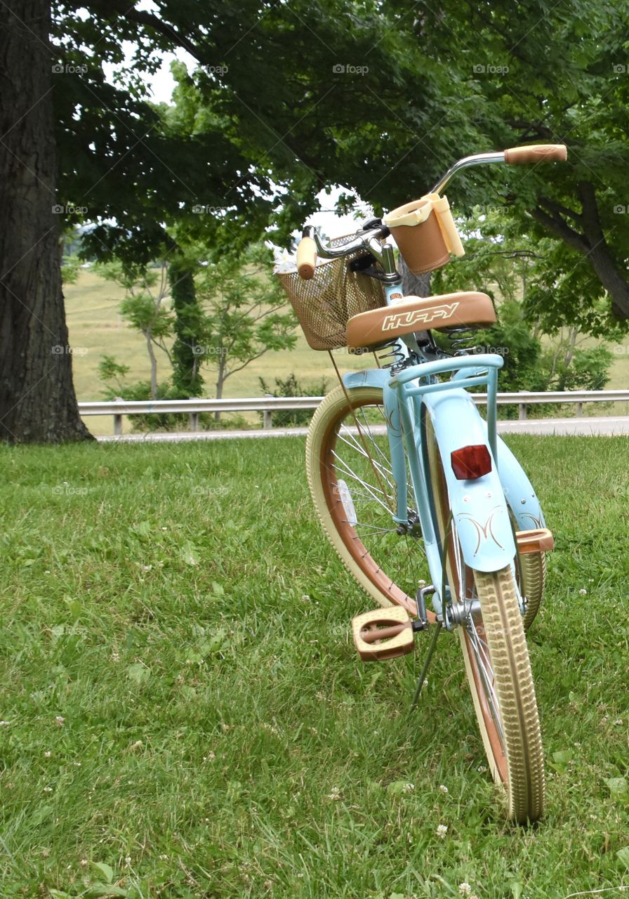 Old girls Huffy bicycle on the front lawn