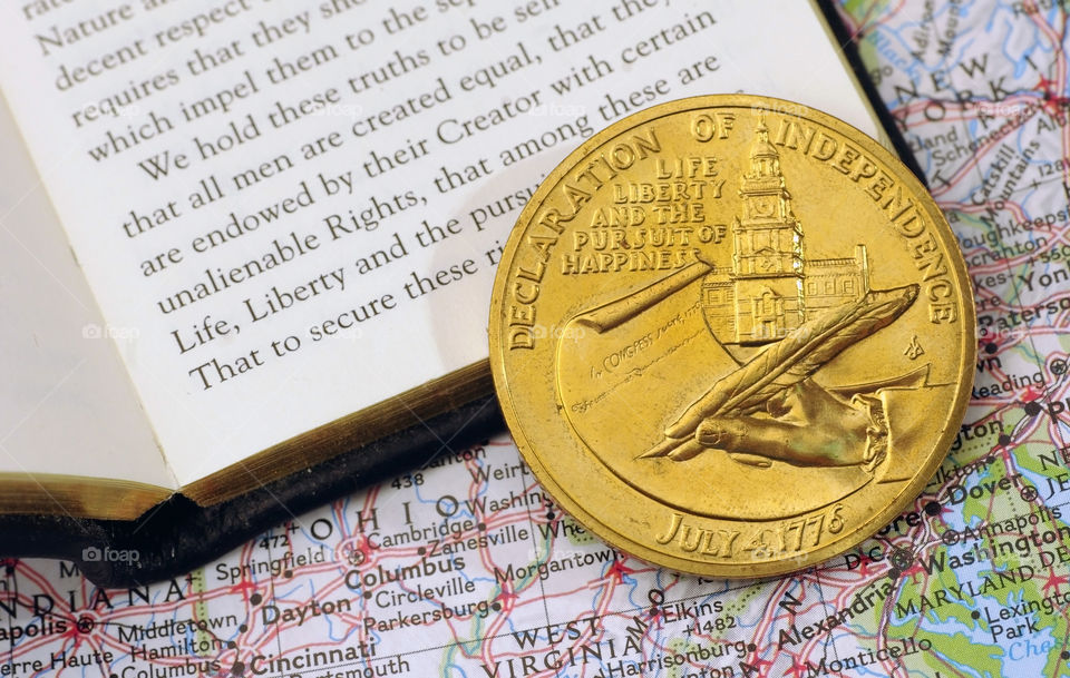 Declaration of Independence collectible coin with map and text
