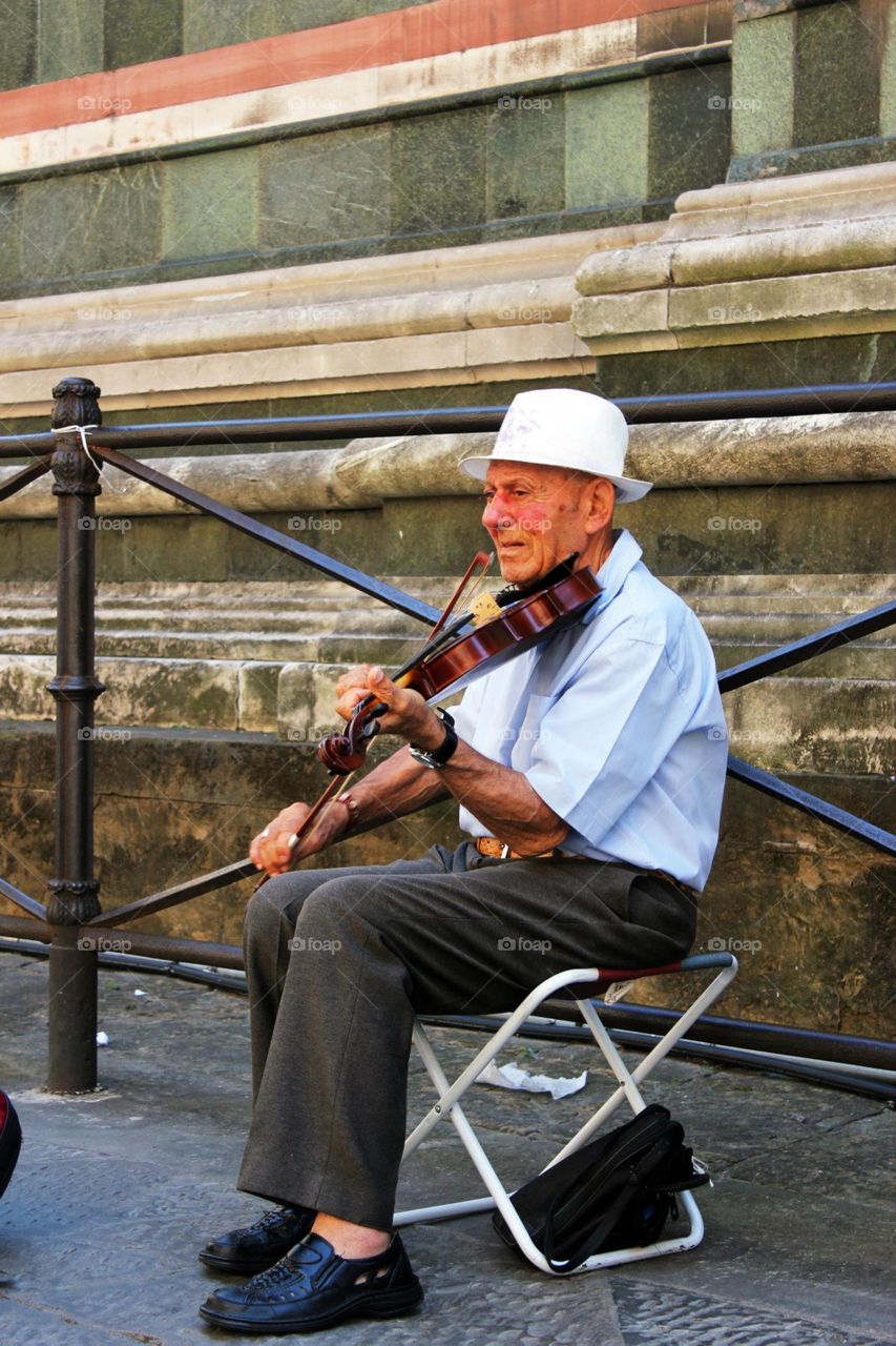 Street performer in Florence 