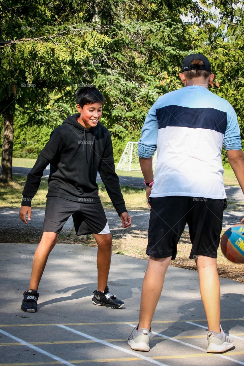 Kids are playing basketball